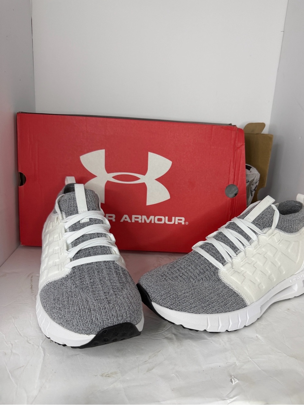 Under Armour HOVR Phantom Slip Knit Running Shoes Gray White Men’s Size 13 NIB